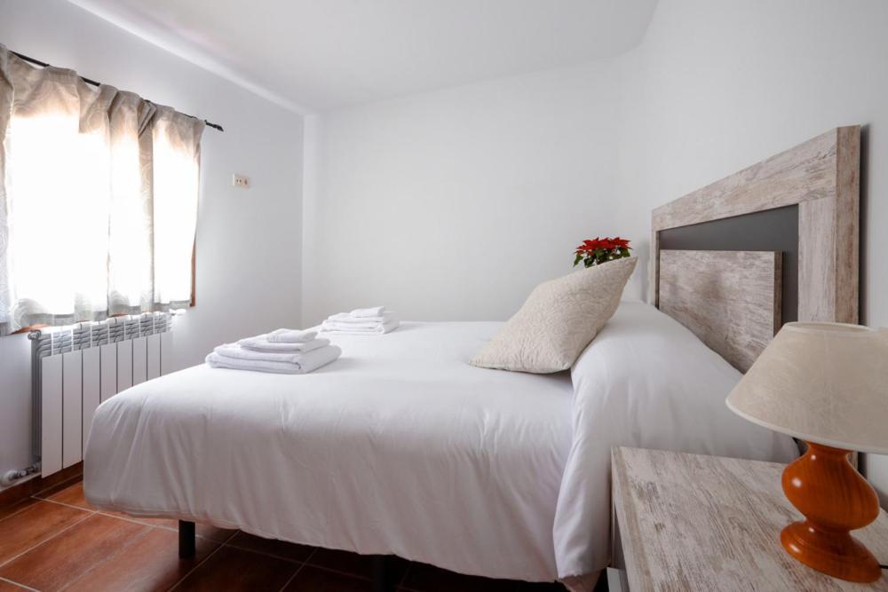 Hostal Antiguo Hospital Linares de Mora Exterior photo
